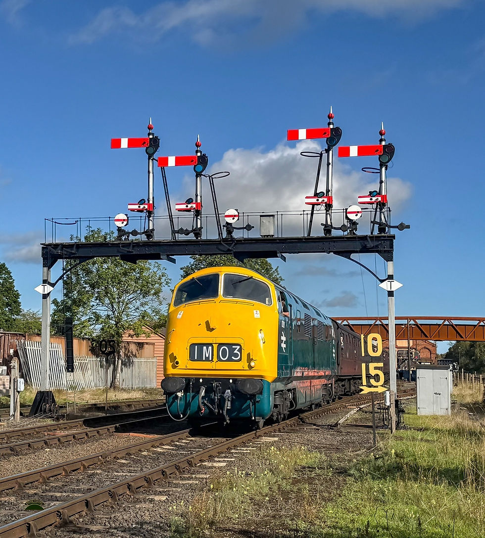 Warship D821 departing from Kidderminster - Matt Fielding