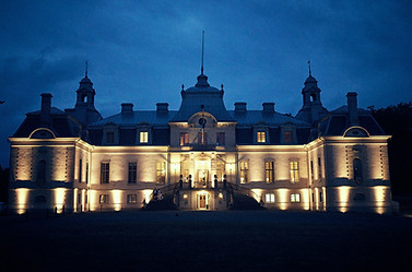 Kronovall palace at night