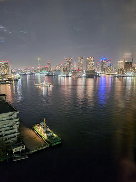 夜景がきれいなベイエリアでお祝いディナー
