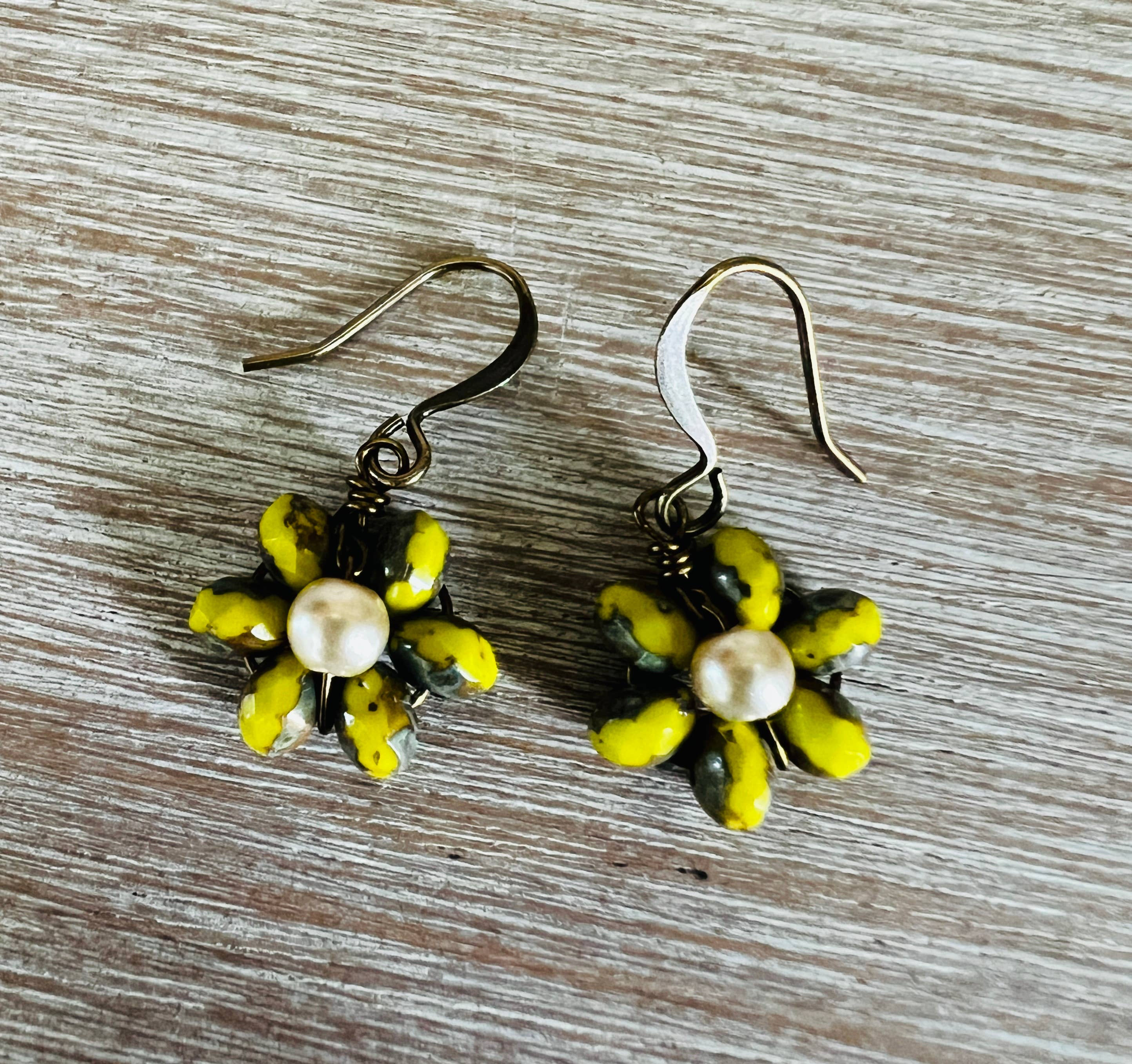 Beach Bloom Flower Earrings in Citron Green