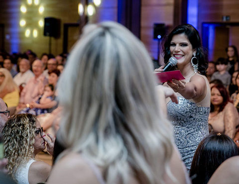 apresentadora
mestre de cerimônias