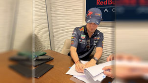 CHECO PÉREZ RENUEVA CON RED BULL HASTA FINALES DE 2024