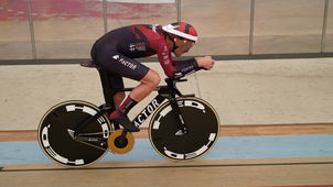 ALEX DOWSETT SE QUEDA CORTO EN SU INTENTO POR IMPONER EL RECORD DE LA HORA EN AGUASCALIENTES