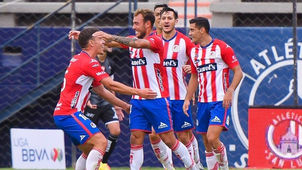 DEBUT DEL PROFE CON EL PIE IZQUIERDO