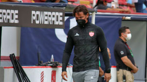 LO ECHARON COMO DE RAYO