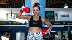 DUELO DE GUANTE ROSAS EN LA FUNCIÓN DE BOX DE CALAVERAS