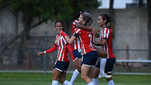 SET Y PARTIDO PARA CHIVAS ANTE CENTELLAS