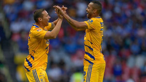 TRIUNFO CHIQUITO EN EL AZTECA