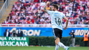 TIGRES TOMA FORMA Y BARRE CON LAS CHIVAS