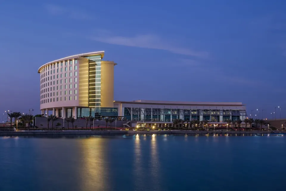 Bay La Sun Waterfront Mall and Hotel11.webp