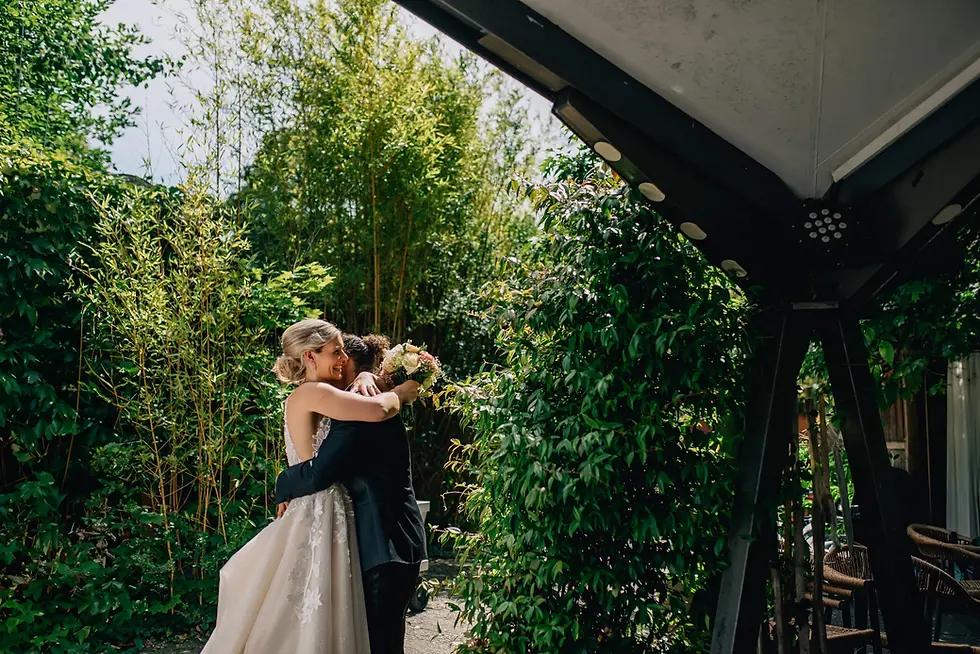 "First Look" Hochzeit: Warum sich der magische Moment vor der Trauung lohnt