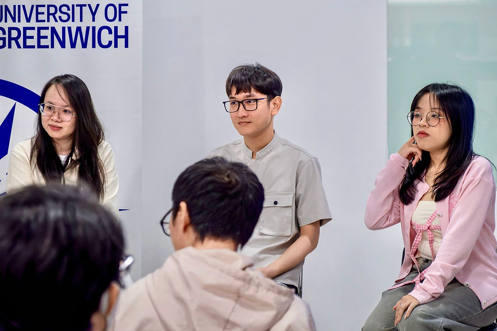 The speaker listened to the students’ sharing and questions.