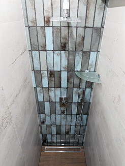 Garzonlakás felújítása - egyedi fürdőszoba felújítás.jpg