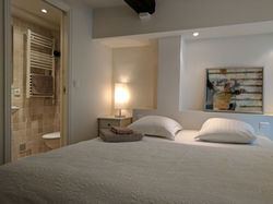 C4_5 Lower level bedroom & ensuite