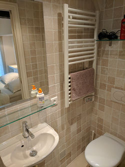C4/5 Lower level ensuite
