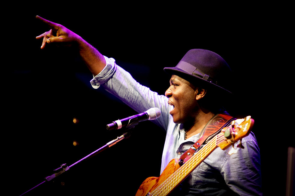 Richard Bona & Mandekan Cubano