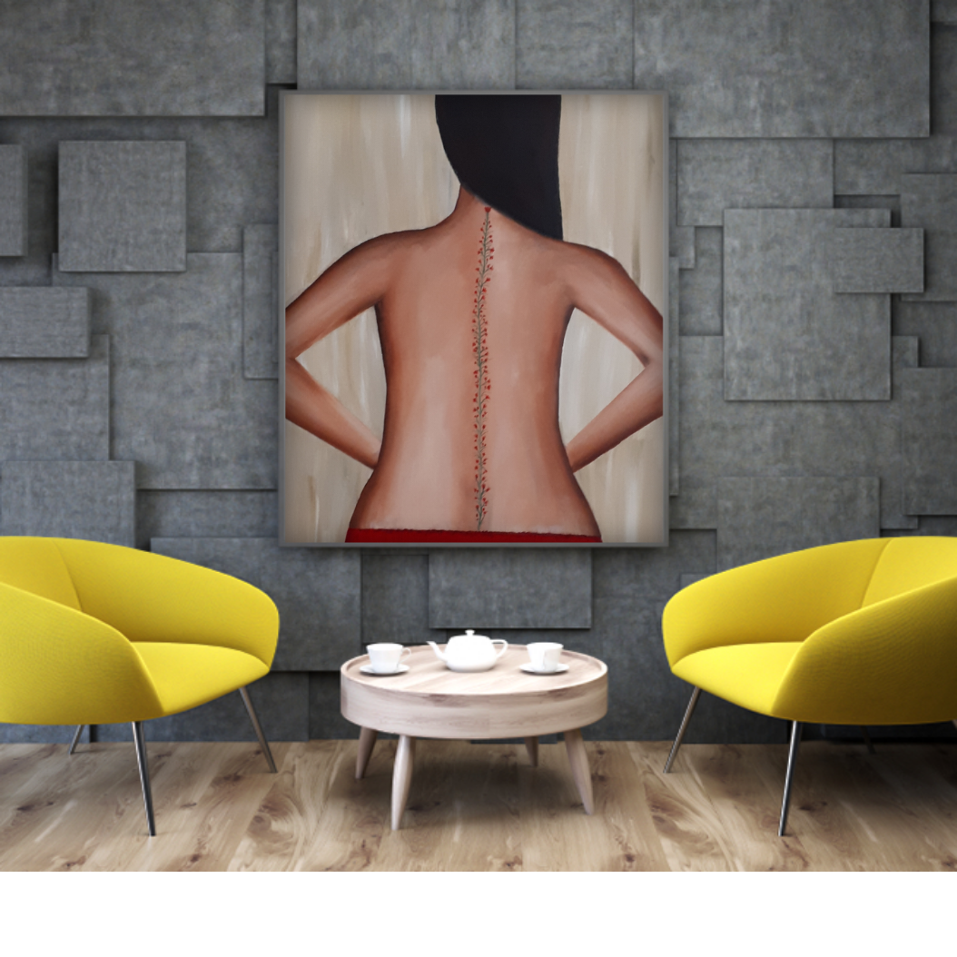 גב אישה עם קעקוע של פרח