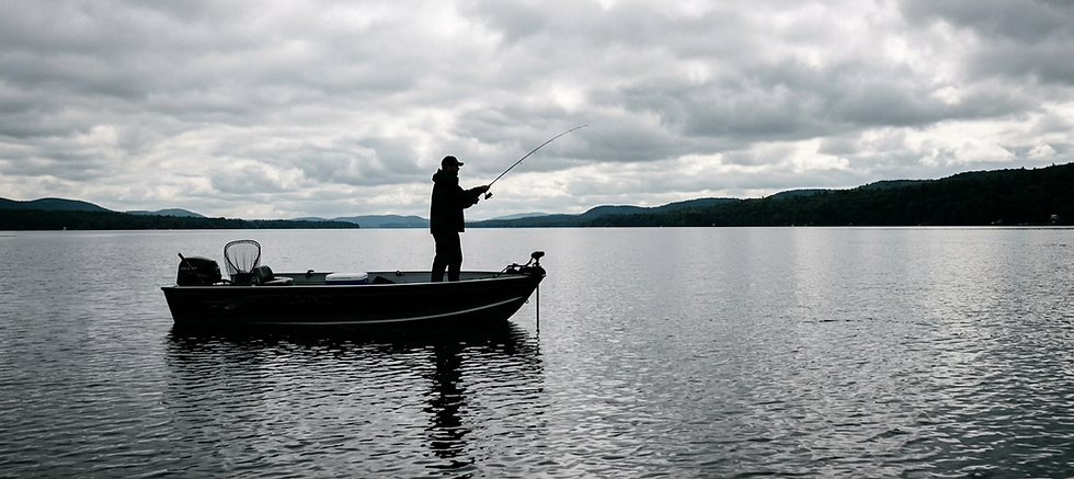 Firefly_Gemini Flash_I want a realistic photo of a man standing in a boat, fishing on a la