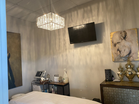 Glo Beauty Bar & Suites Suite 1
