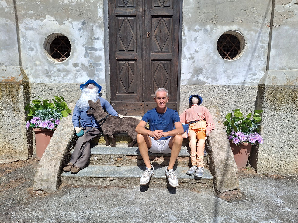 Babaci sulla porta della chiesa