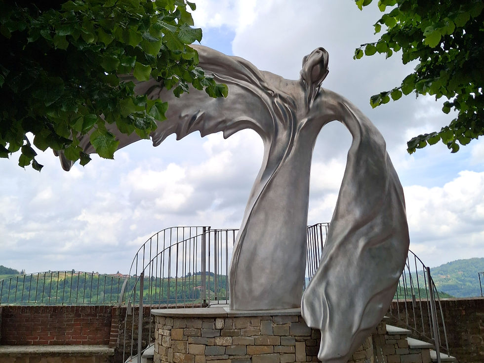 L'Angelo dell'Alta Langa di Bossolasco, il paese delle rose