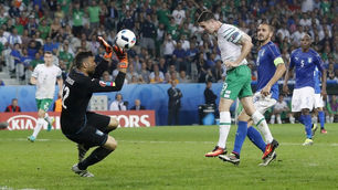 Hantam Italia, Republik Irlandia Ke 16 Besar
