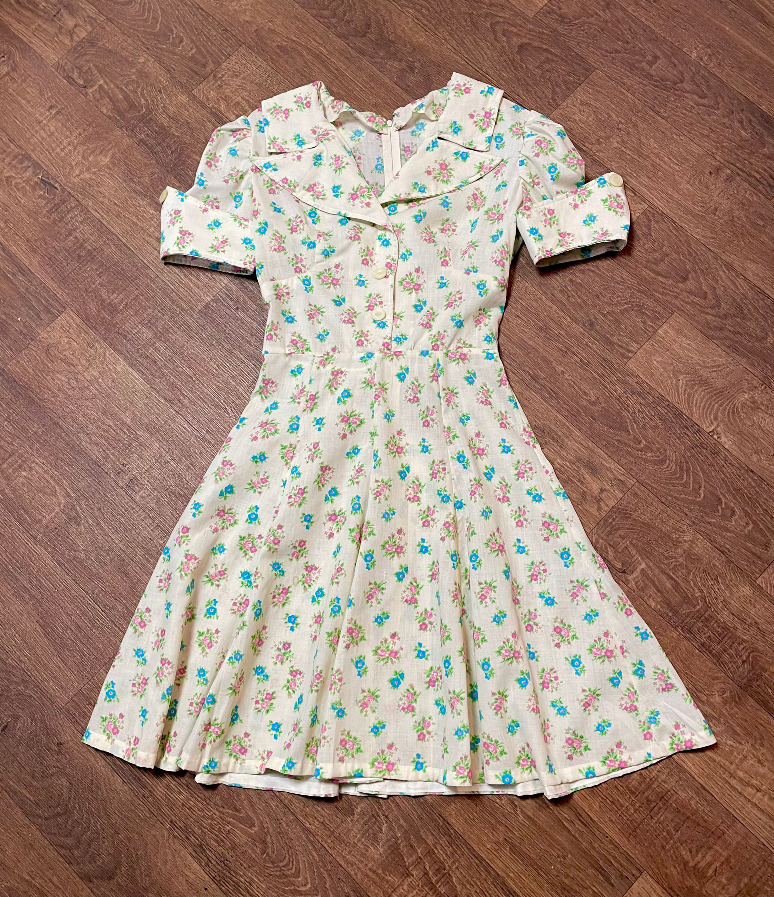 Vintage Dress | 1970s Swing Dress | Vintage Clothing | 1970s Style