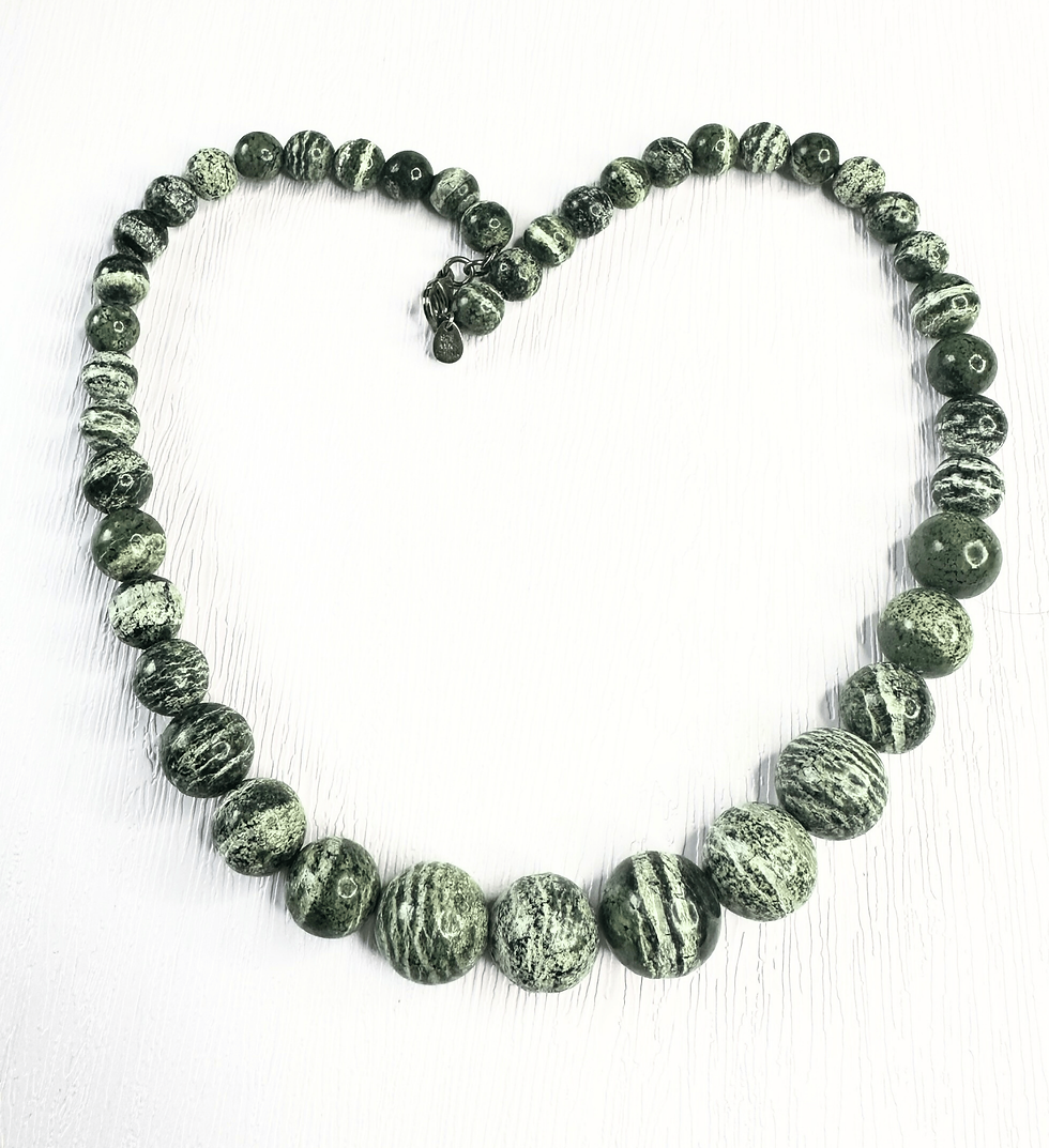 Vintage Whitney Kelly bead necklace full view