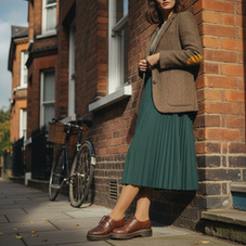 Woman wearing vintage style on London street