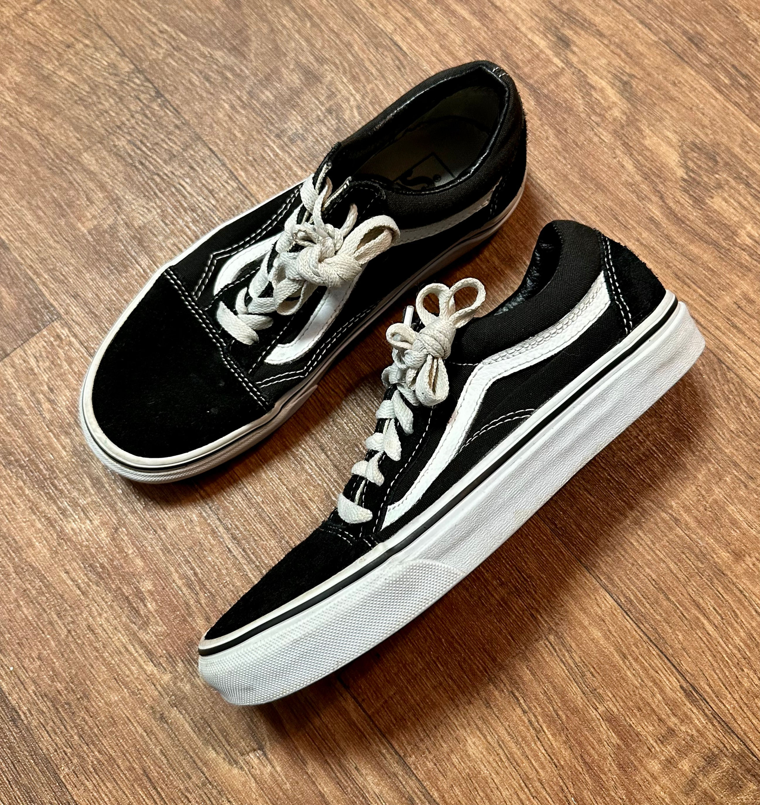 Vans Old Skool Sneakers | Retro Vans Trainers | Vintage Style | Retro Shop