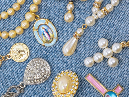 A selection of vintage jewellery from a My Vintage Jewellery Mystery Box