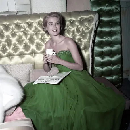 Vintage Fashion Icons: Timeless Influence in Style