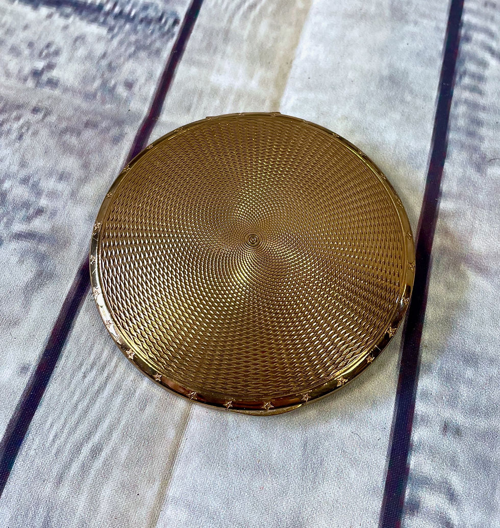 Vintage Compact | 1970s Compact | Vintage Gift Ideas | Vintage Style