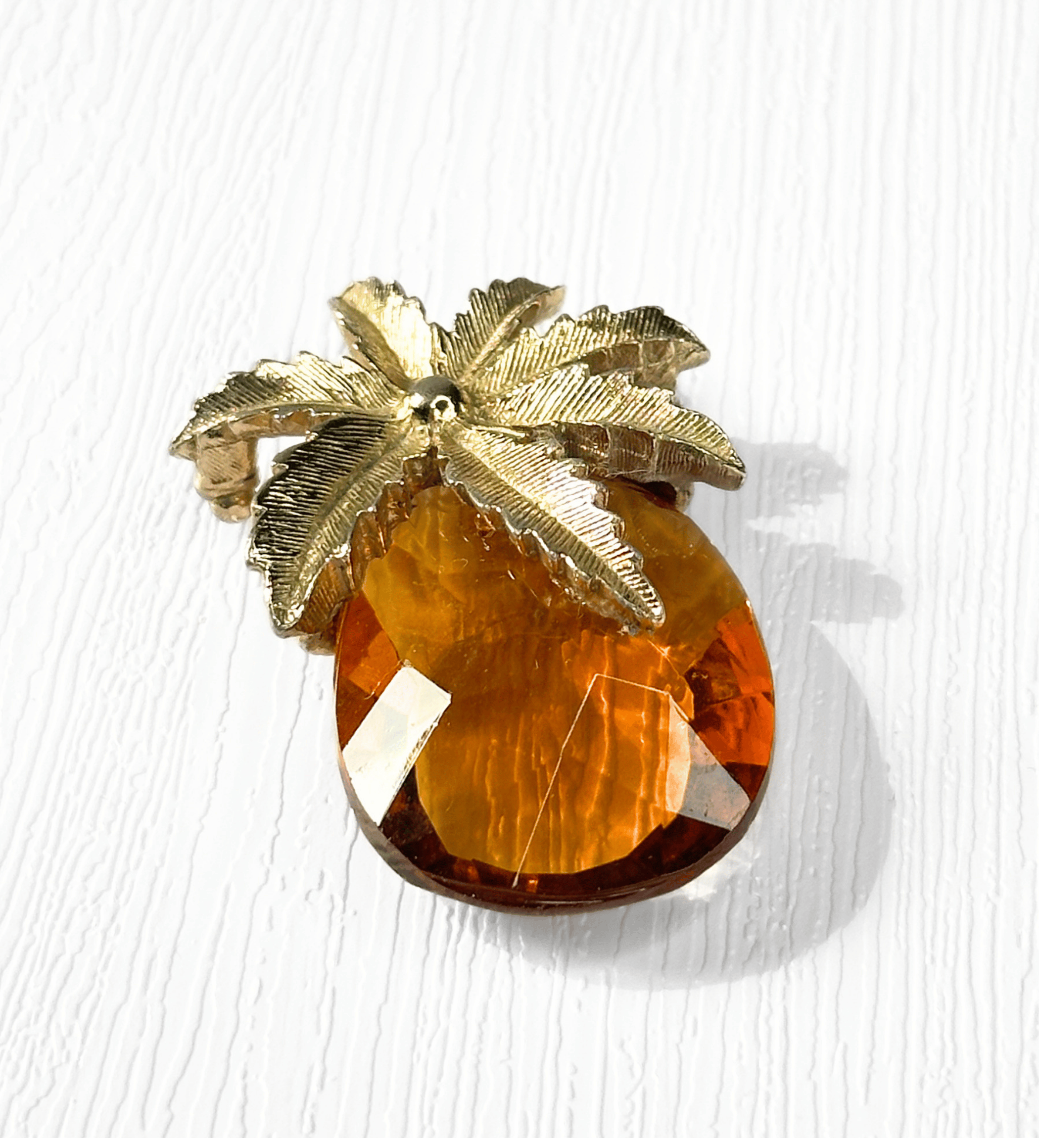 1960s Sarah Coventry pineapple brooch amber glass gold tone
