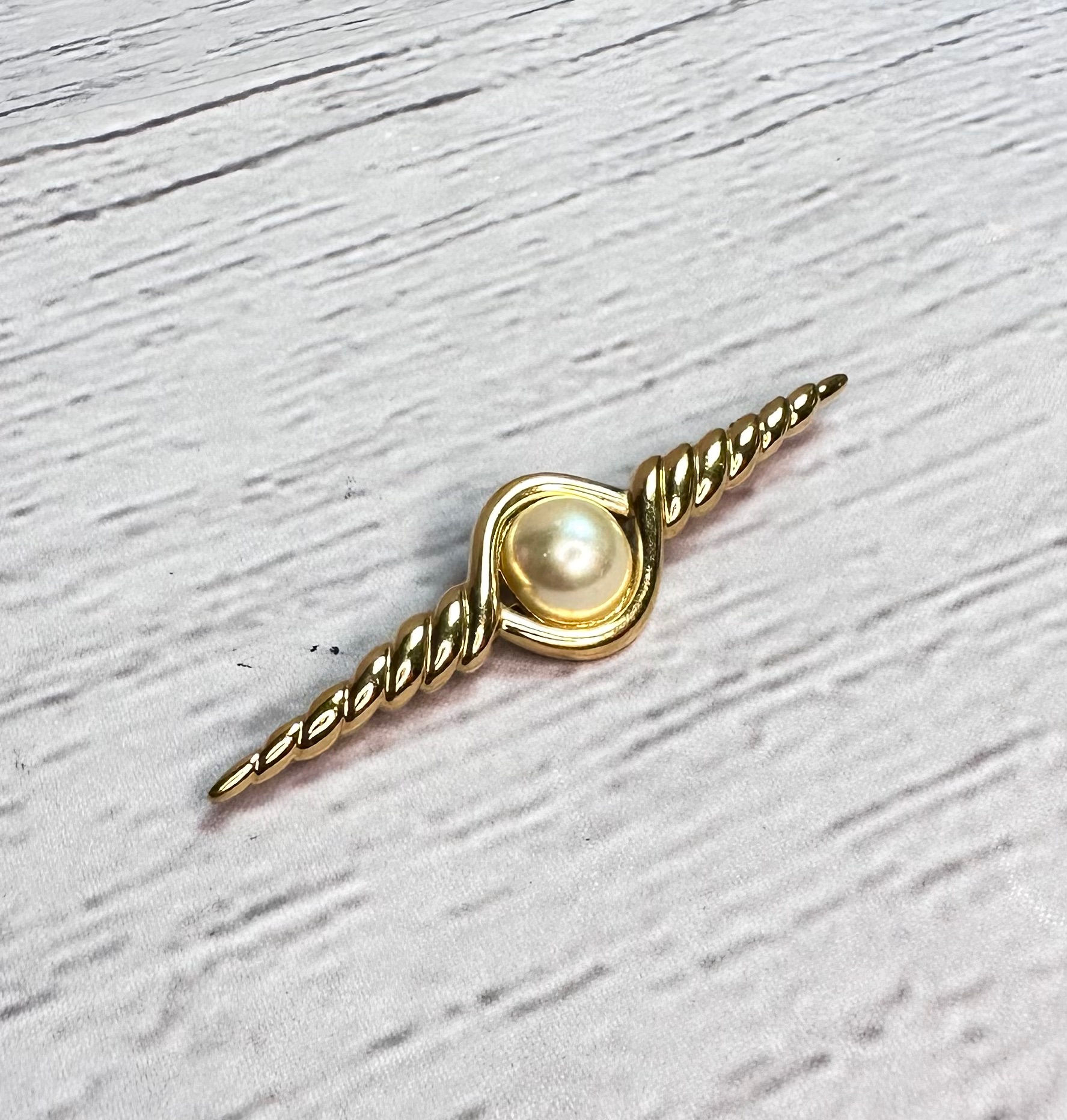 Vintage Pearl & Gold Twist Brooch