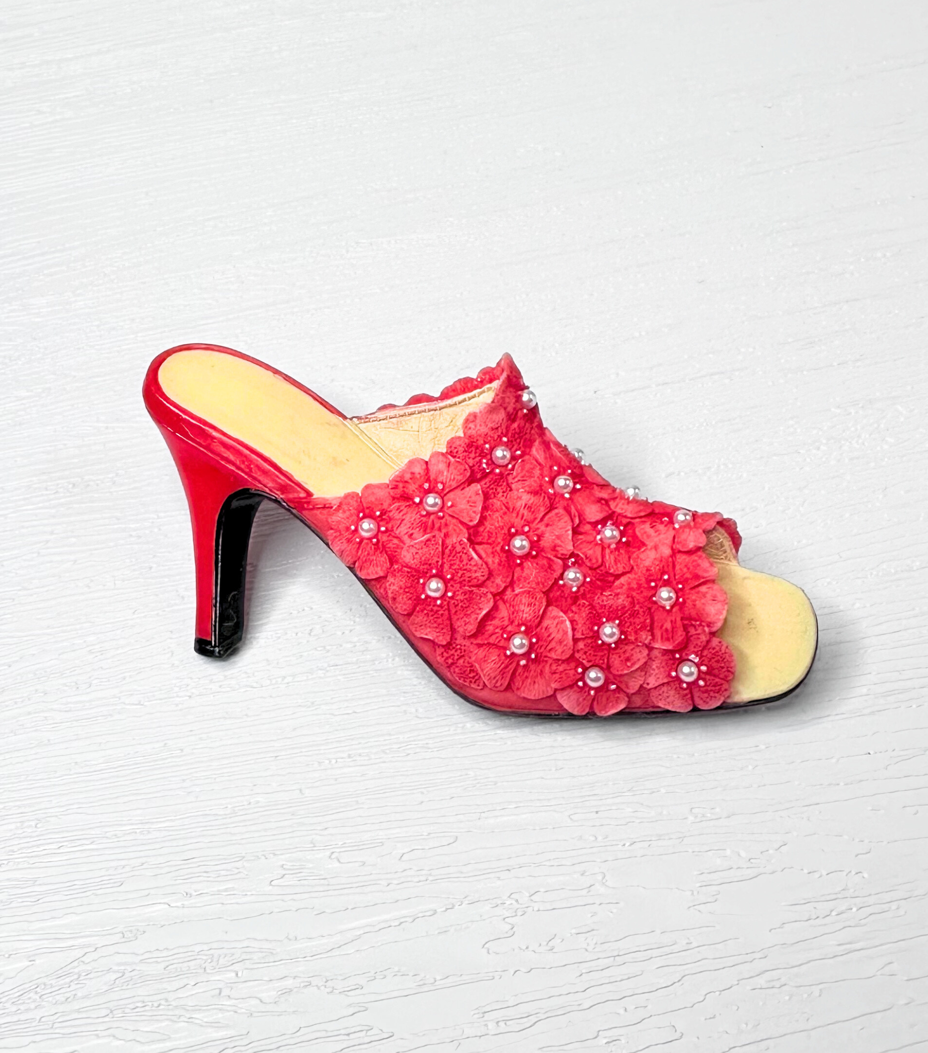 Kitsch Vintage Red Shoe Brooch front view