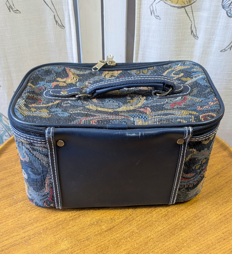 Ancien étui de voyage Constellation International Vanity avec serrure Ancien étui de voyage Constellation International Vanity avec serrure