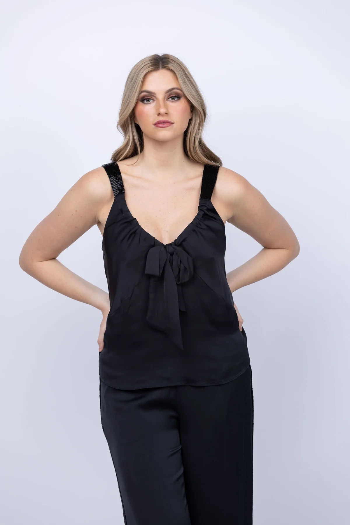 Amy V-Neck Tank Top / Size M