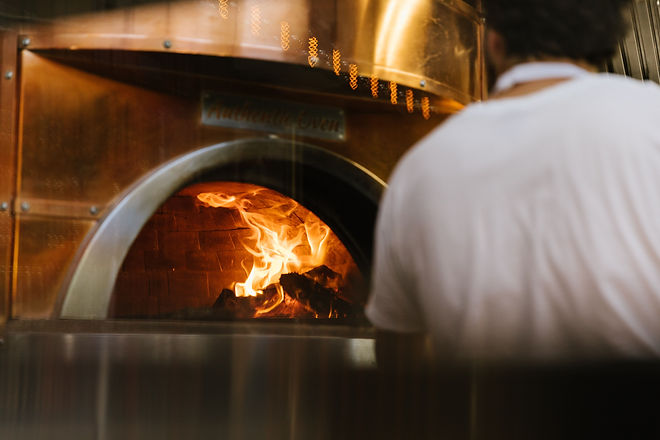 Woodfired pizza oven, pizza
