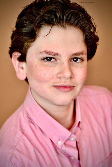 Headshot of Sam Mandell, actor and Marvel enthusiast based in the Twin Cities. Photographed by Bonni Allen.