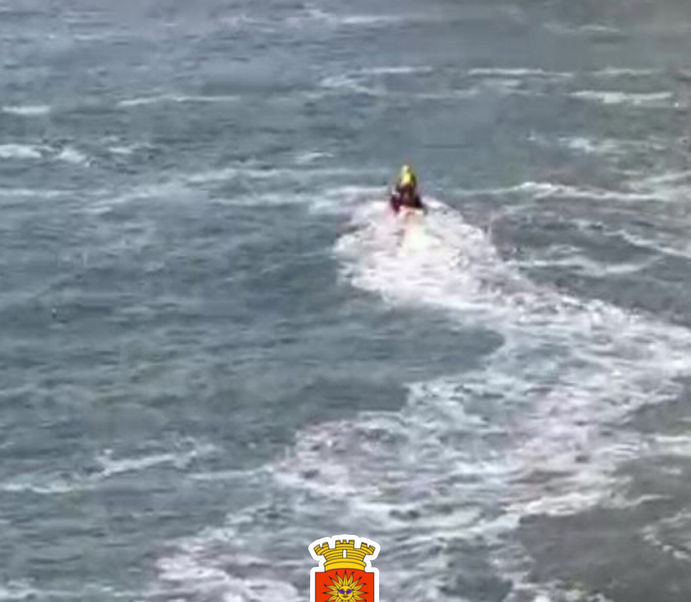FIM DE SEMANA NO LITORAL DE SP TEM 22
RESGATES NO MAR E UMA TURISTA DESAPARECIDA