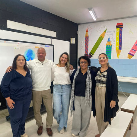 Educadores e pais de alunos participam de palestra sobre ansiedade infantil em Guarujá