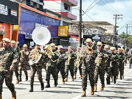 Desfile militar em Vicente de Carvalho