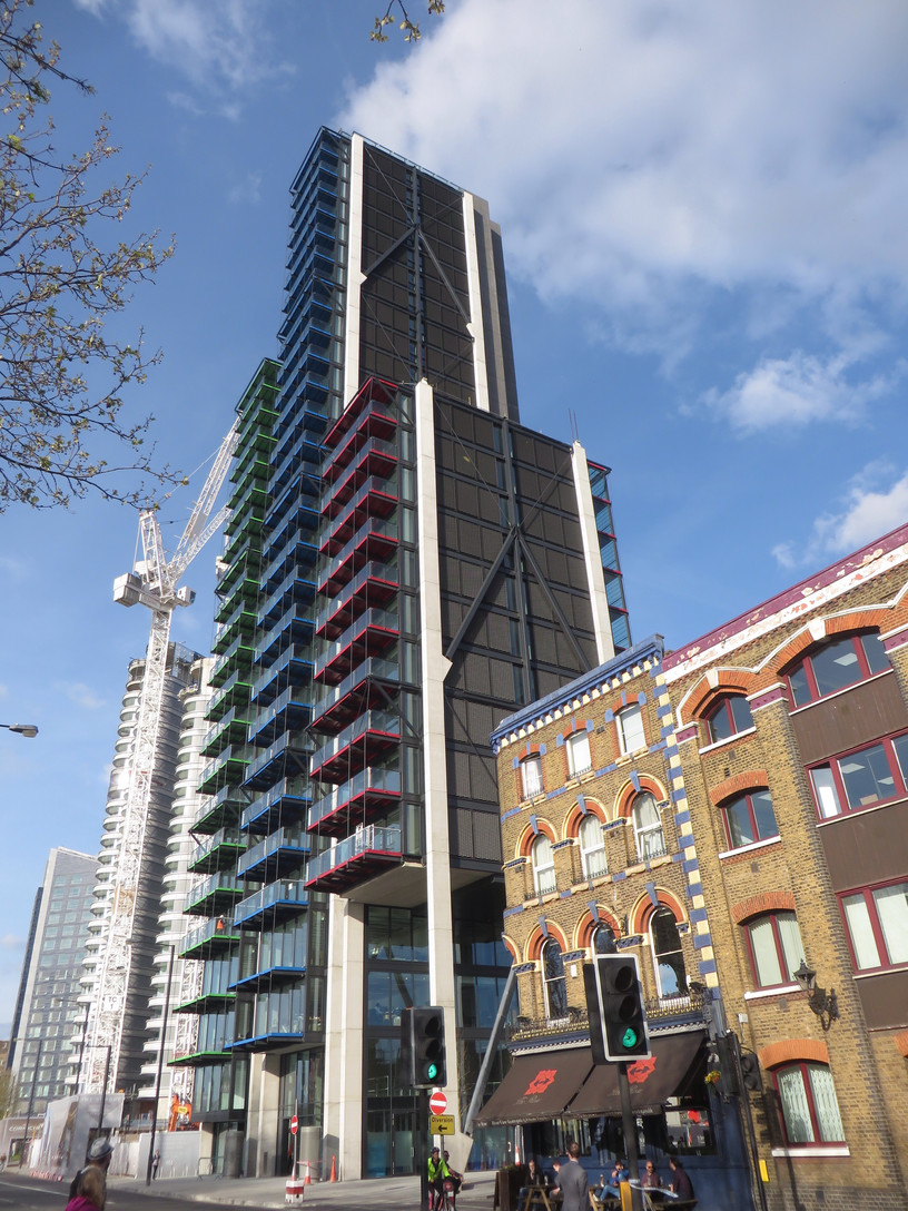 Merano Albert Embankment Exterior View