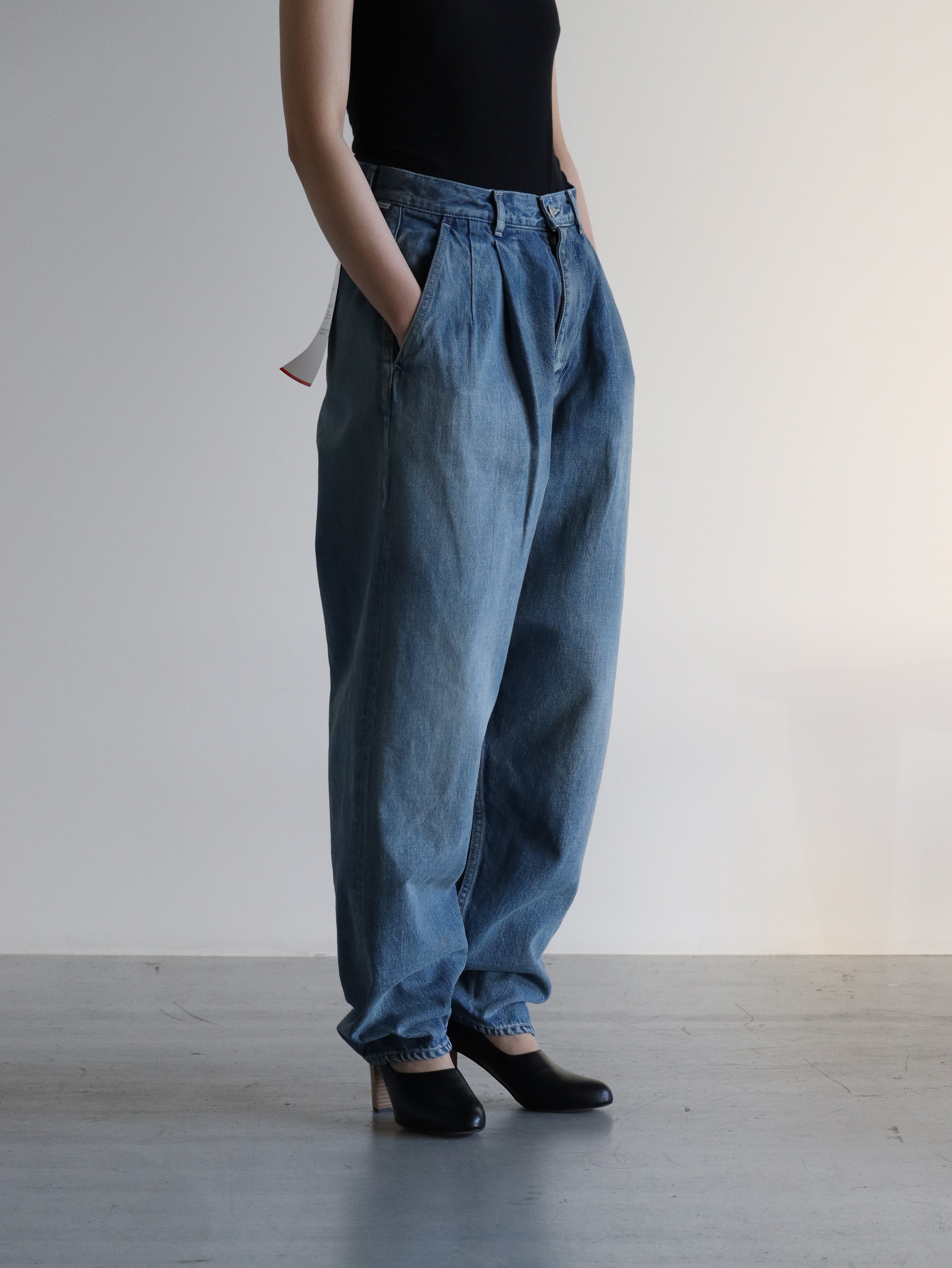 イギリスSelvage Denim Two Tuck Tapered Pants