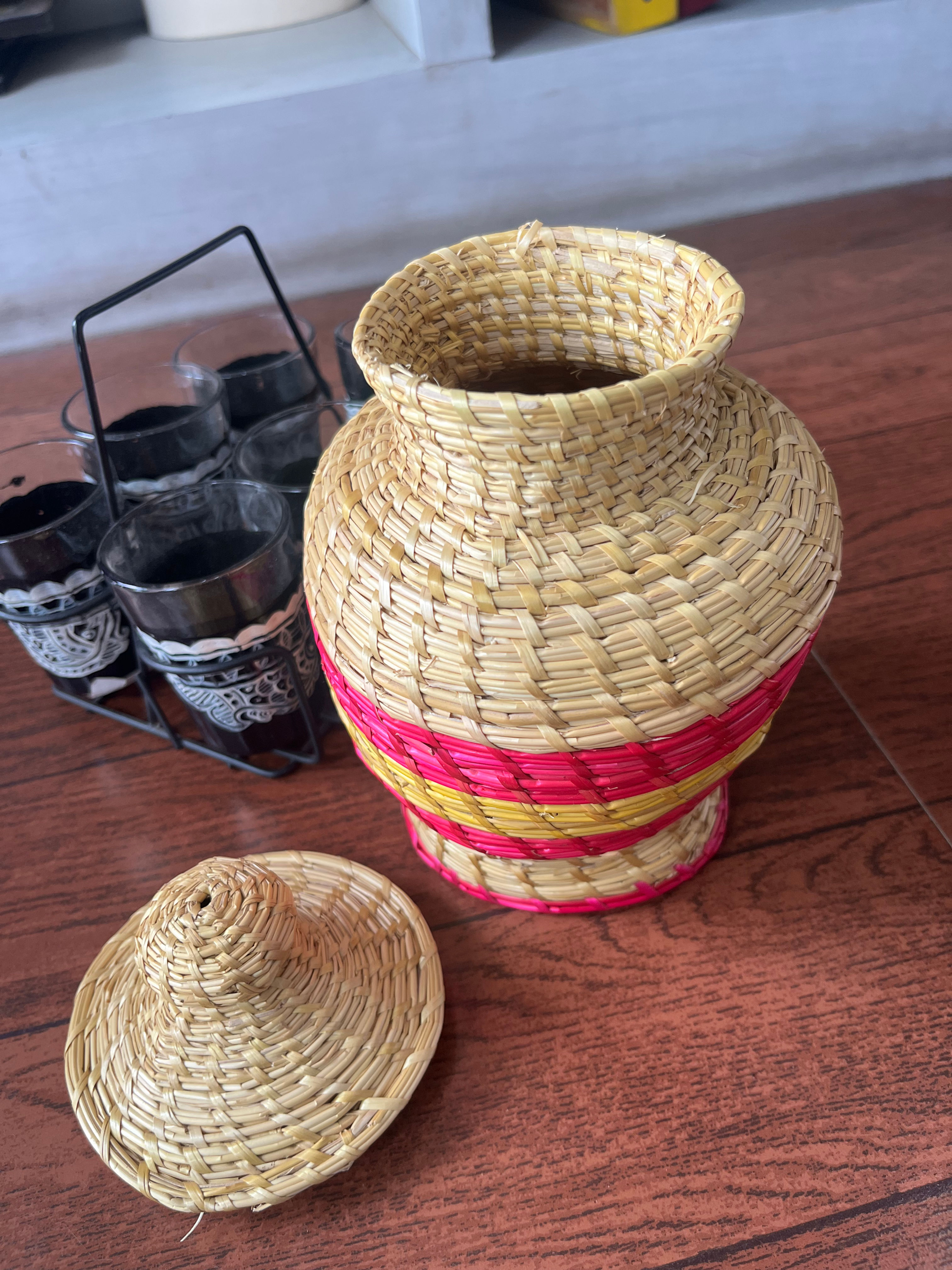 Handcrafted Sikki Pauti 