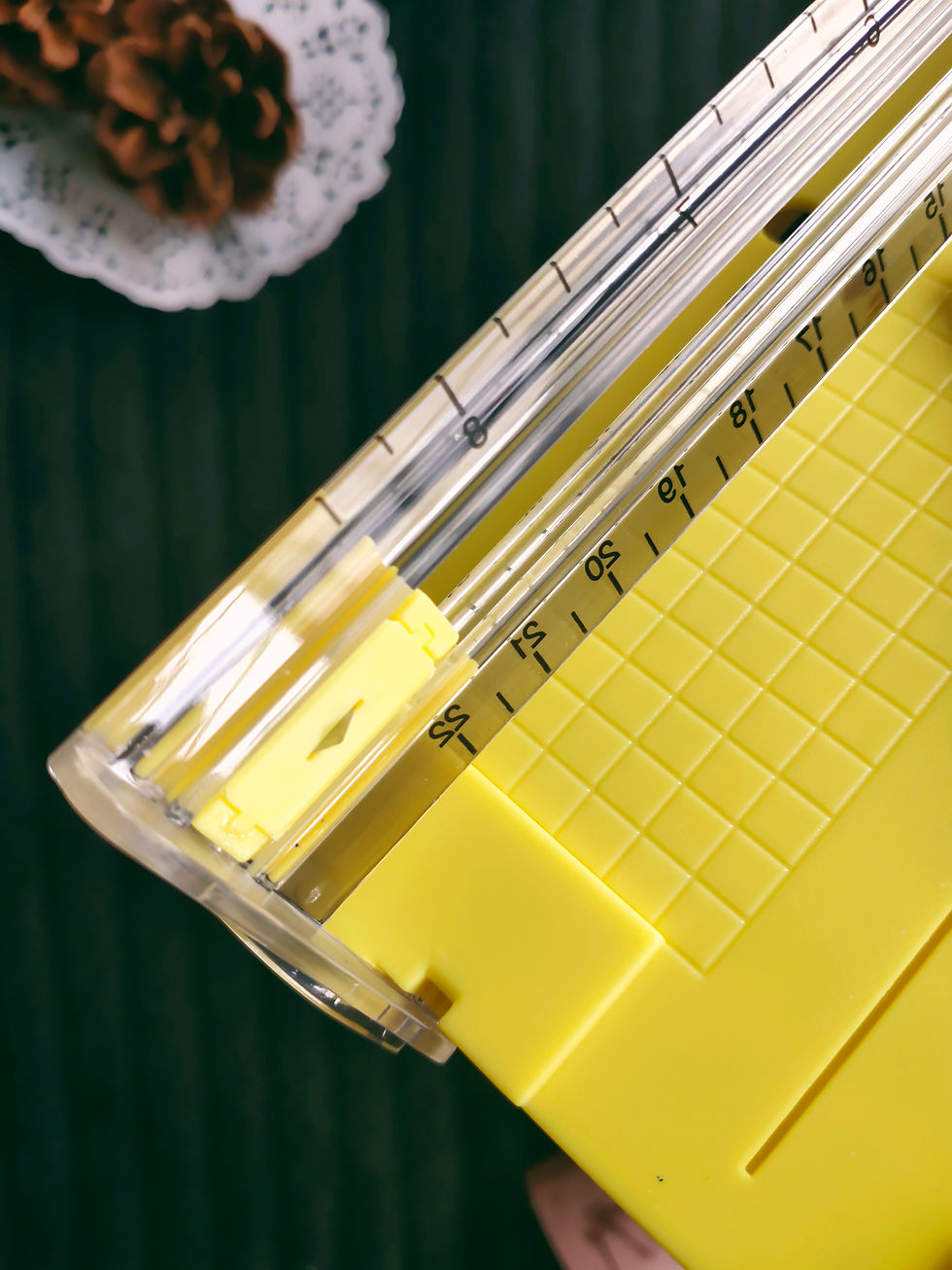 Thumbnail: Portable Paper Trimmer (22cm x 24cm Extendable)