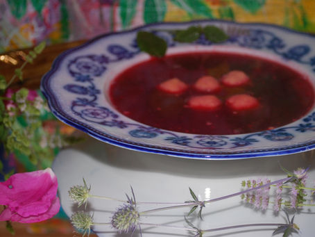 Skøn Solbærsuppe med æggeboller