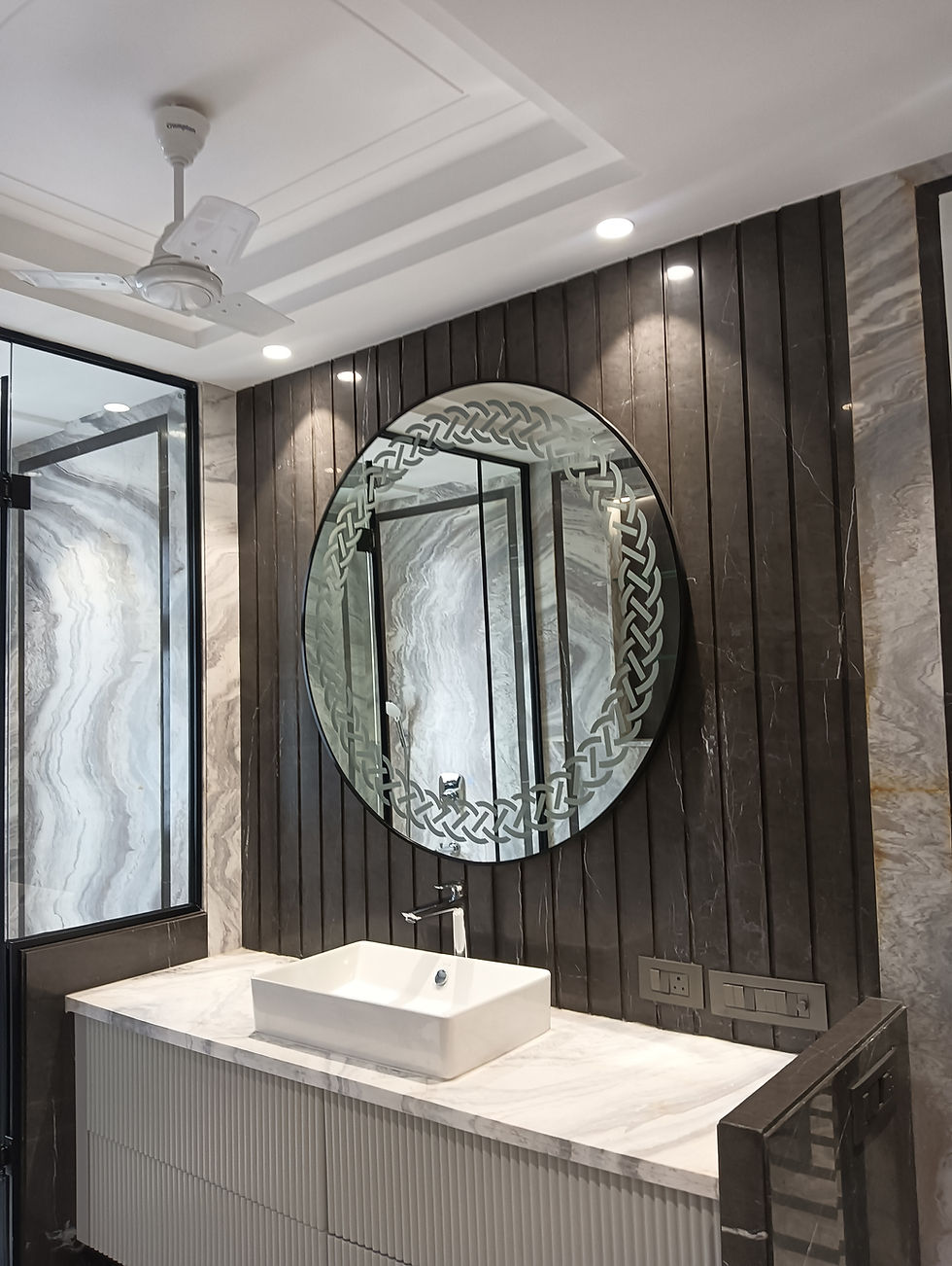 Corner Third Floor With Terrace In Defence Colony, South Delhi For Sale.