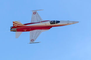 _1DX9904 Axalp 2017 - Patrouille Suisse.jpg